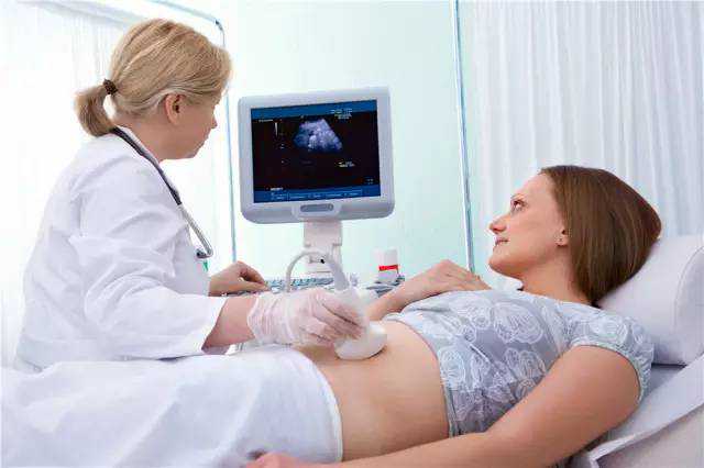 产检会对孕妇做些什么？男医生也是这样做吗？